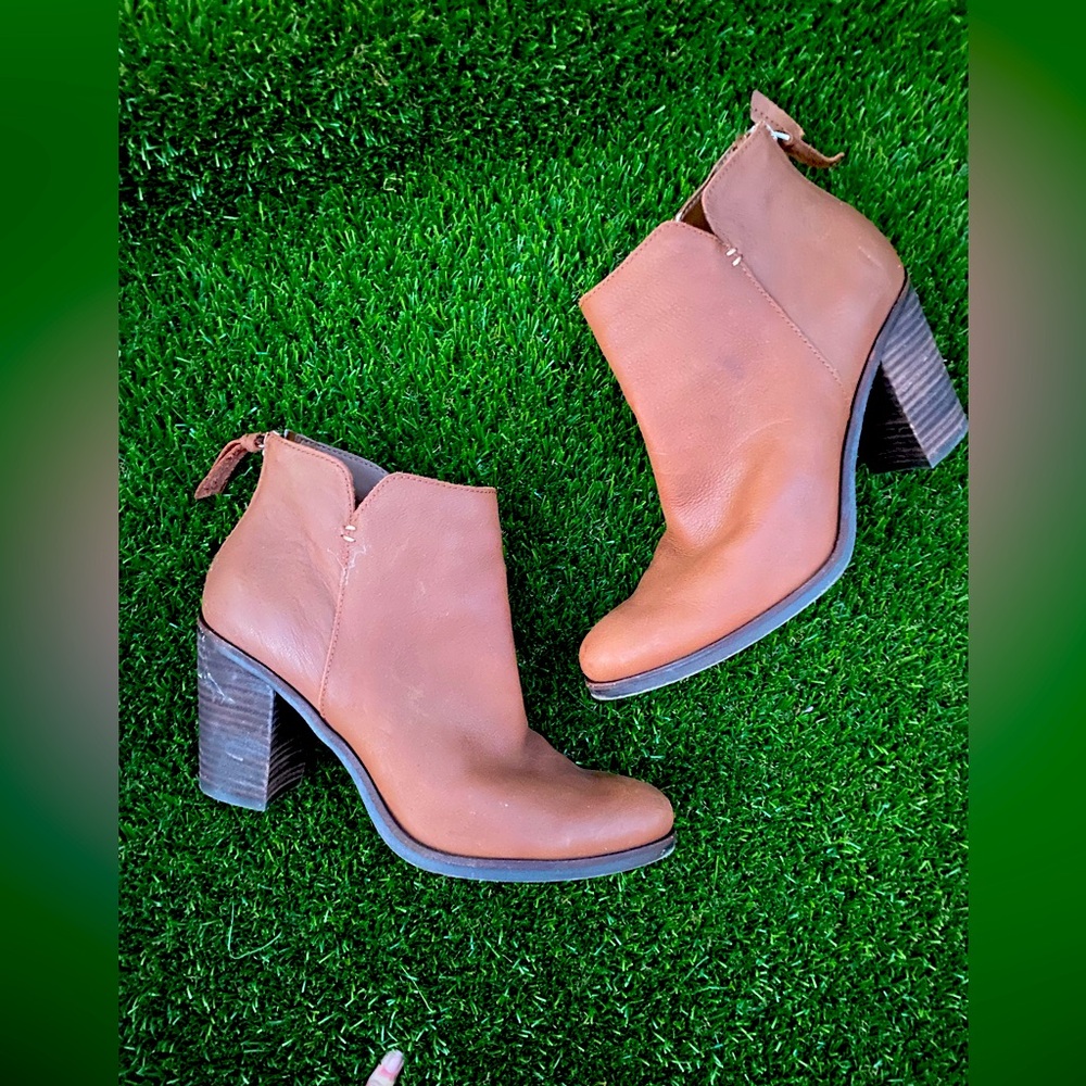 BP Leather cowboy bootie short heel back zip 9 Brown worn twice